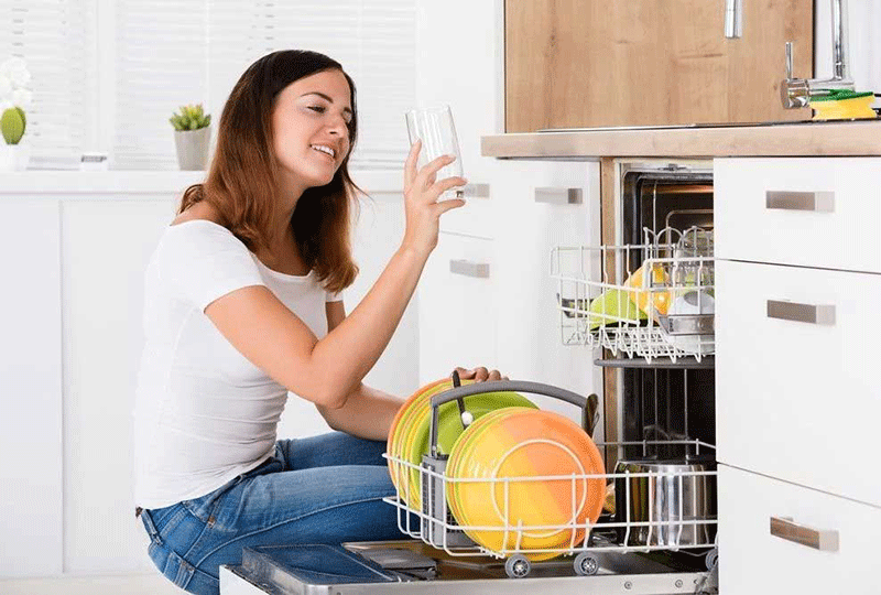 روش‌های حل مشکل خط افتادن ظروف در ماشین ظرفشویی بوش